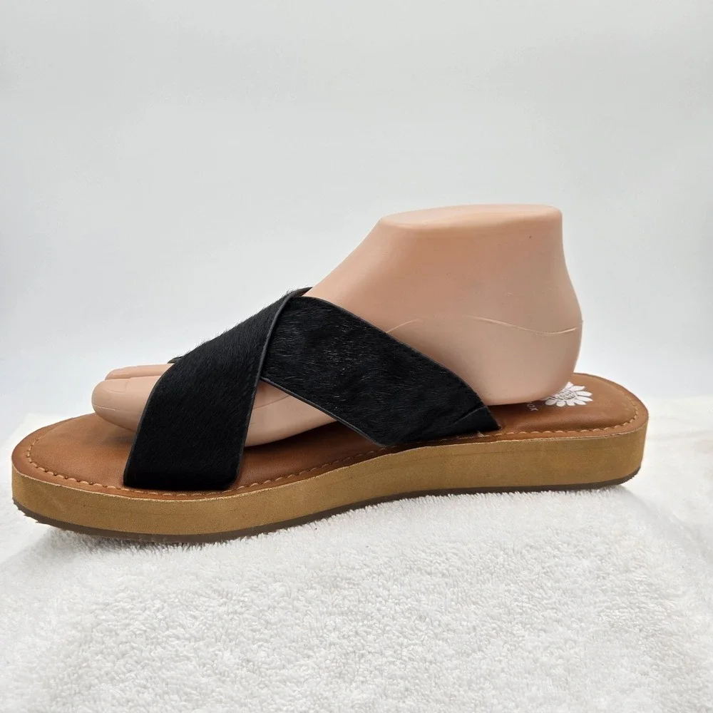 Yellow Box Womens Size 11 Criss Cross Black Cowhide Fur Flat Slip On Sandals - Picture 5 of 12